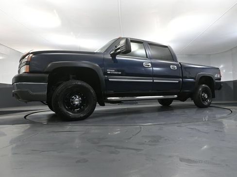 Used 2005 Chevrolet Silverado 2500 LS w/ Heavy-Duty Power Package AWD/4WD image 50
