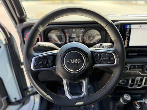 Used 2024 Jeep Wrangler Unlimited Sahara w/ Technology Group AWD/4WD image 17