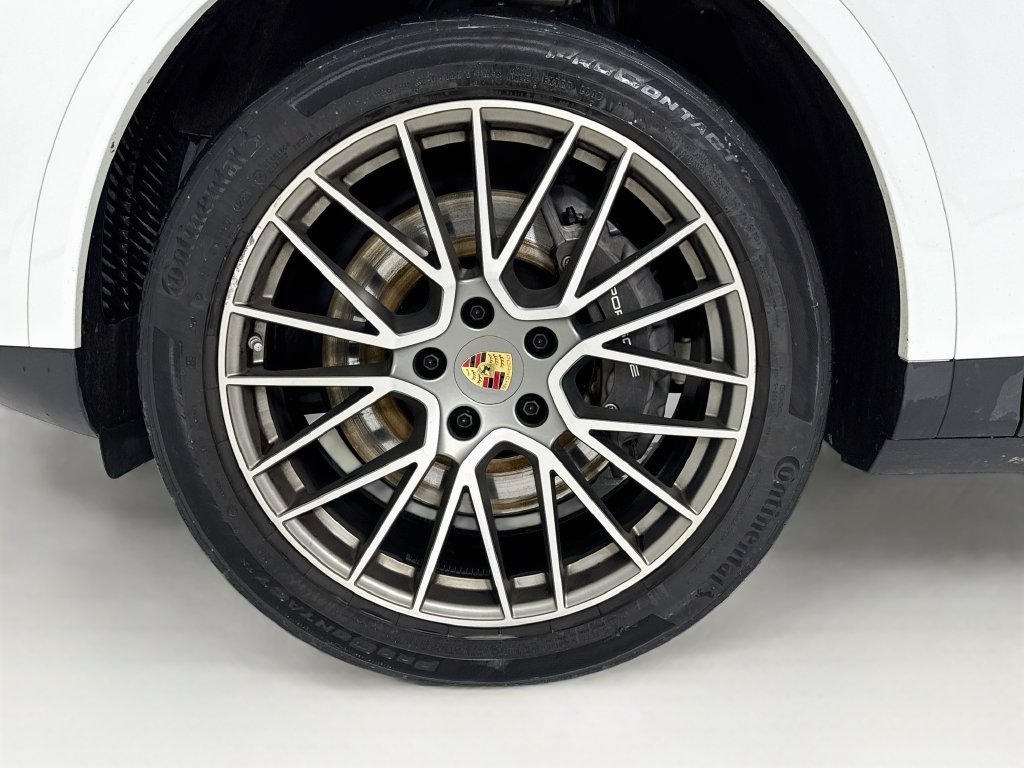 Certified 2023 Porsche Cayenne Platinum Edition AWD/4WD image 11