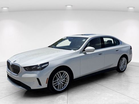 Certified 2025 BMW 530i RWD image 8