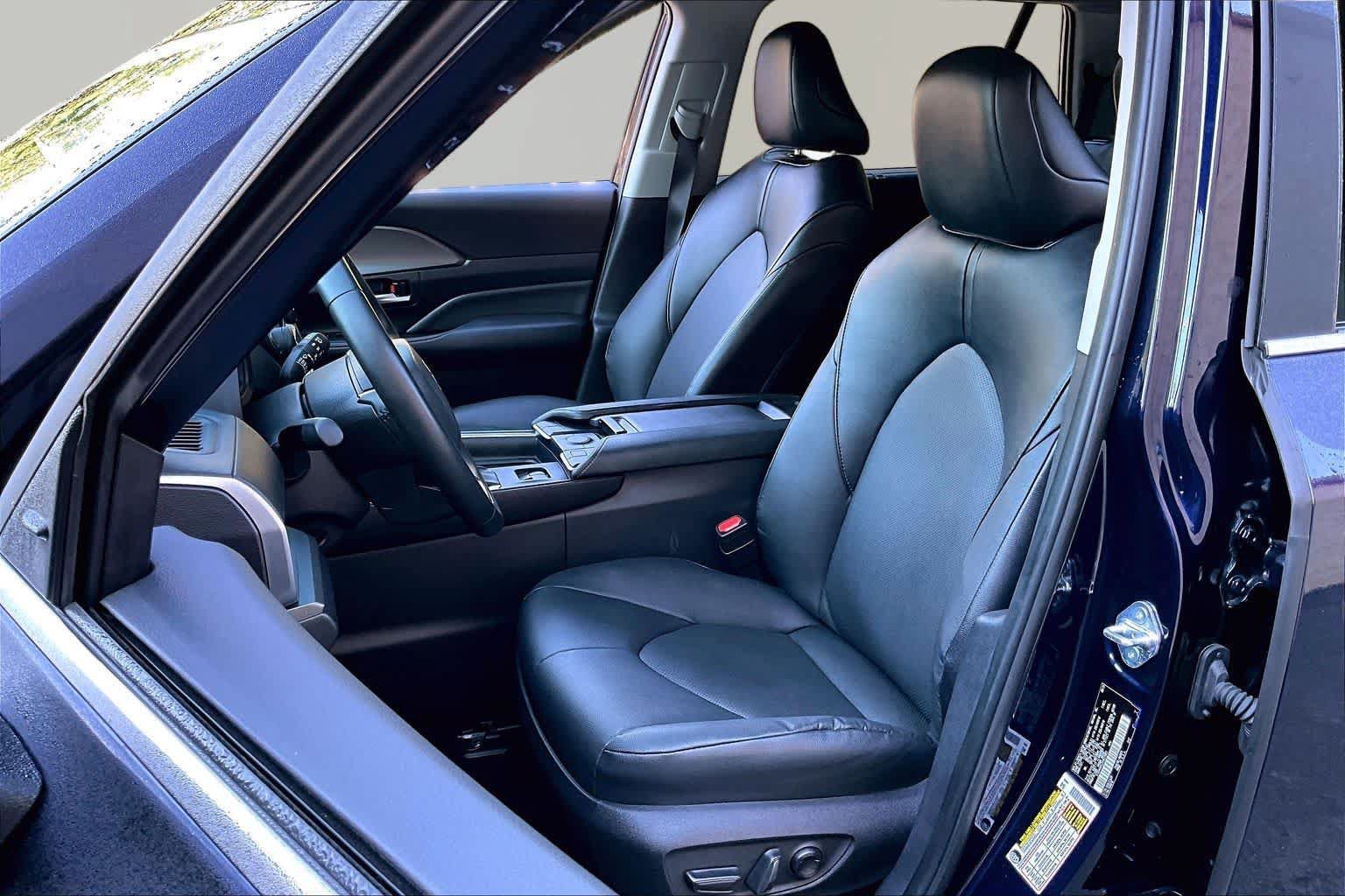 Used 2025 Toyota Grand Highlander FWD image 8
