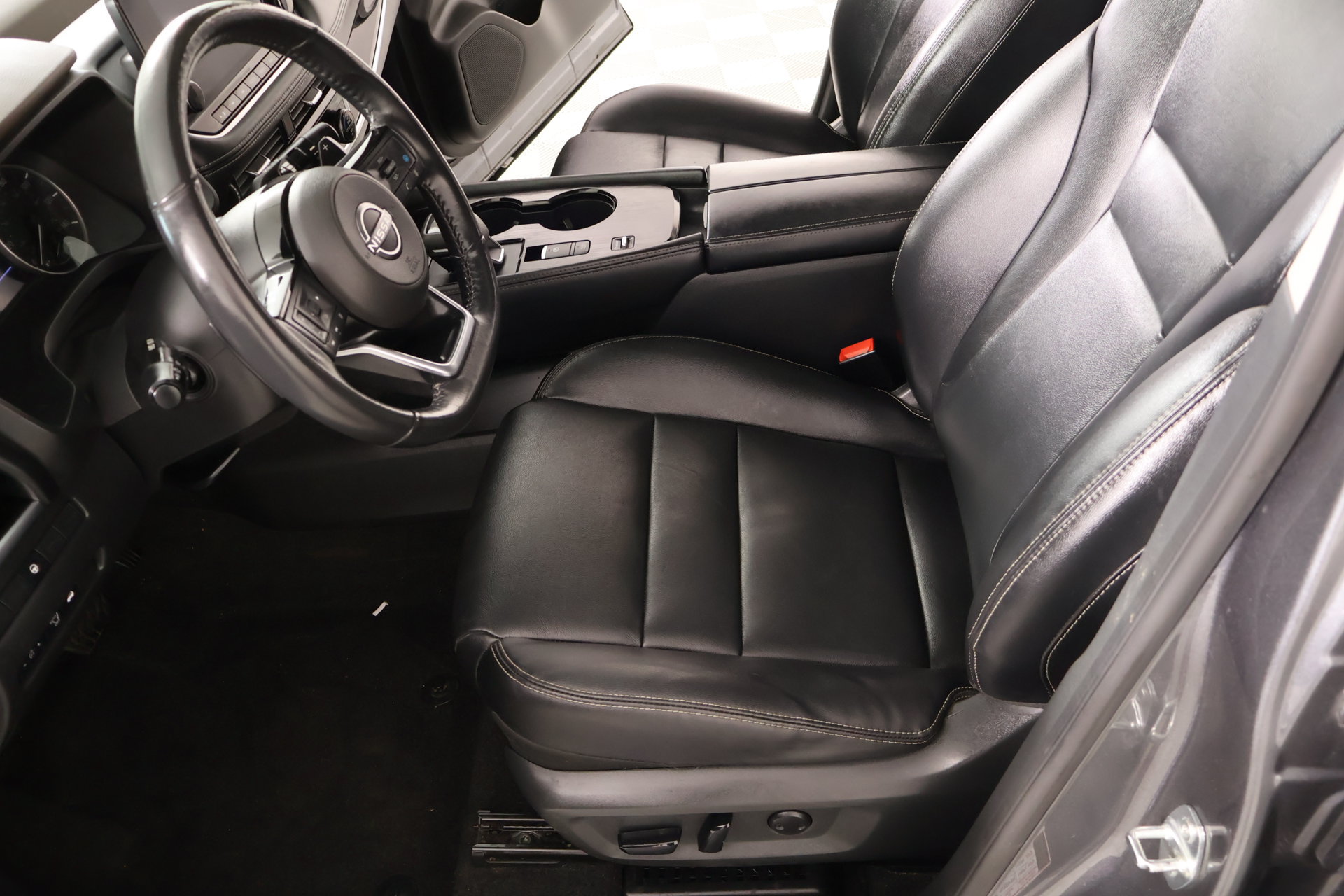 Used 2023 Nissan Rogue SL w/ SL Premium Package FWD image 12