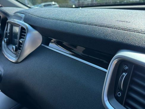 Used 2020 Kia Sorento AWD V6 image 29