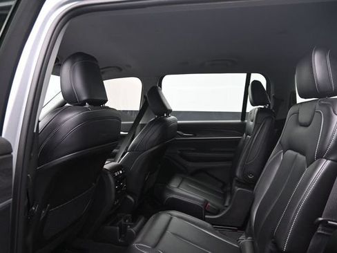 Used 2023 Jeep Grand Cherokee L Limited AWD/4WD image 11