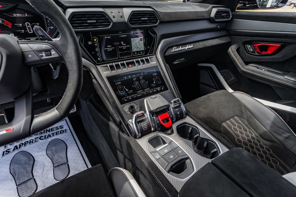Used 2024 Lamborghini Urus Performante AWD/4WD image 35