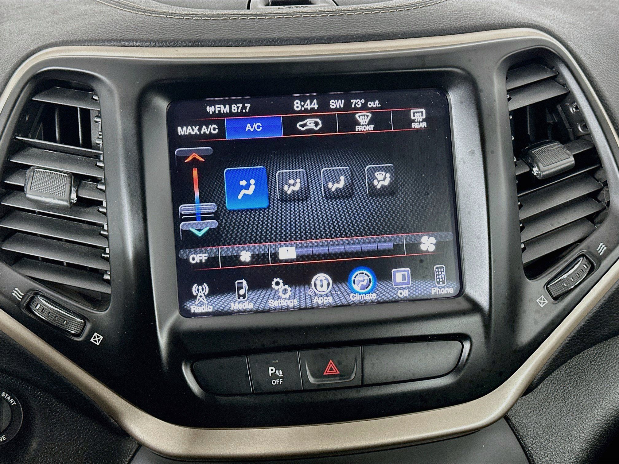 Used 2017 Jeep Cherokee Latitude w/ Safety/Convenience Group FWD image 23