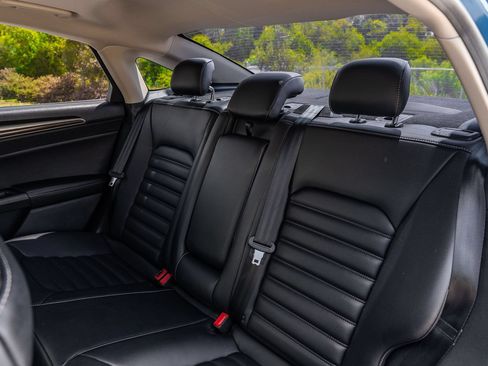 Used 2019 Ford Fusion SEL FWD image 18