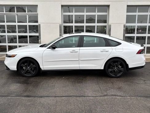 Used 2025 Honda Accord Sport image 3
