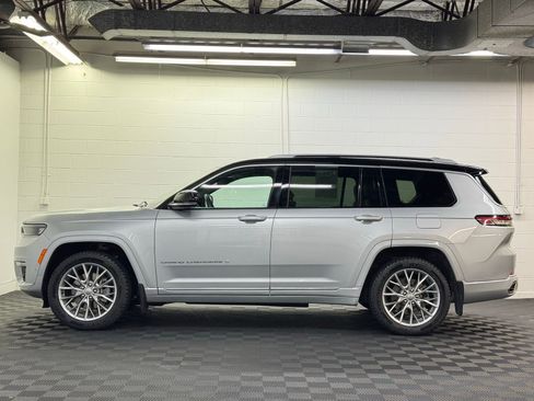 Used 2023 Jeep Grand Cherokee L Summit w/ Advanced Protech Group IV AWD/4WD image 3