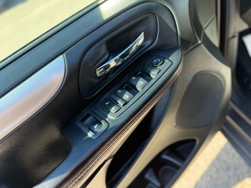 Used 2017 Dodge Grand Caravan GT image 11