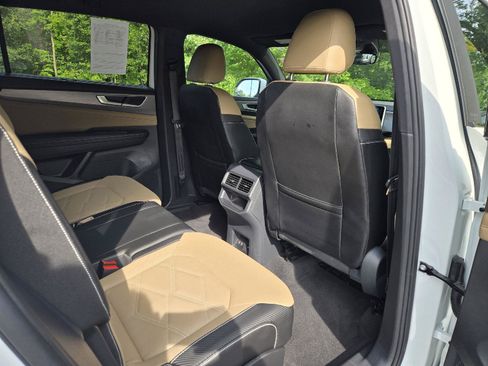 Used 2024 Volkswagen Atlas Cross Sport SE AWD/4WD image 26