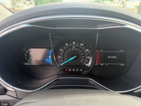 Used 2016 Ford Fusion SE FWD image 15