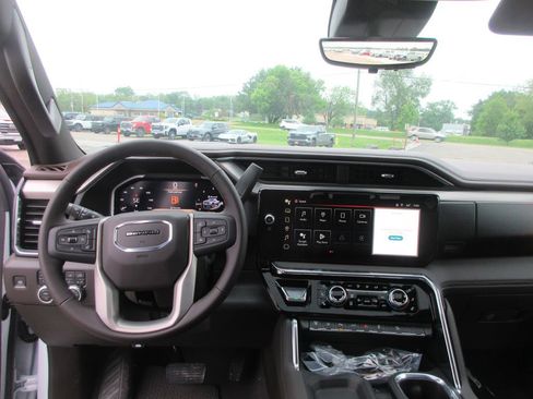 New 2026 GMC Sierra 2500 Denali w/ Denali Reserve Package AWD/4WD image 17