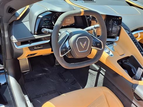 Used 2025 Chevrolet Corvette Stingray Premium Cpe w/ Z51 Performance Package RWD image 9