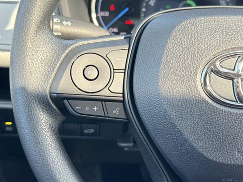 Used 2023 Toyota RAV4 XLE image 10