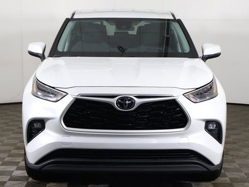 Used 2024 Toyota Highlander LE image 10