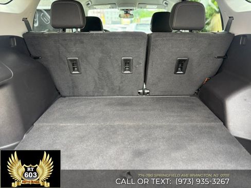 Used 2024 GMC Terrain SLE FWD image 7