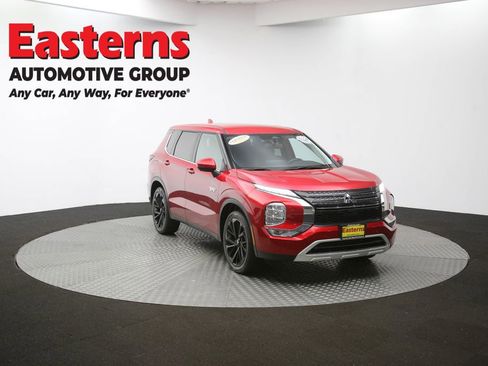 Used 2023 Mitsubishi Outlander SE image 49