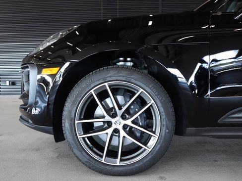 Used 2025 Porsche Macan image 13