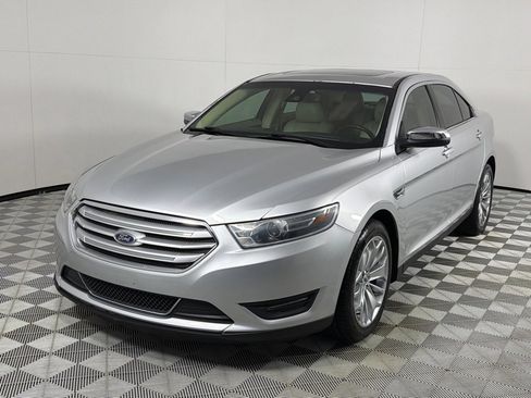 Used 2018 Ford Taurus Limited FWD image 10