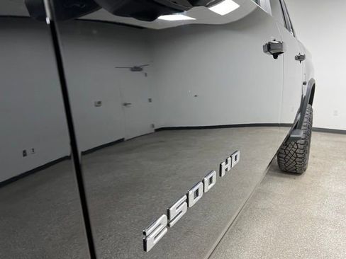 Used 2024 Chevrolet Silverado 2500 ZR2 w/ Technology Package image 14