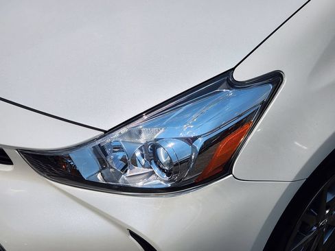 Used 2016 Toyota Prius V Three FWD image 11
