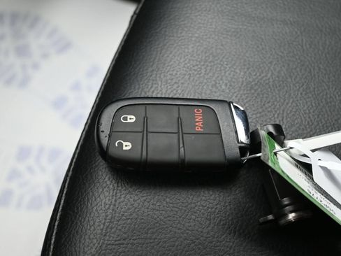 Used 2025 Jeep Compass Trailhawk AWD/4WD image 30