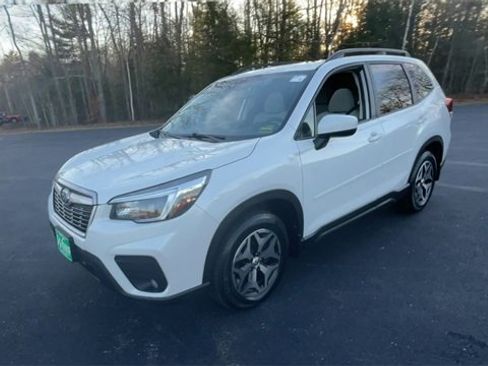 Used 2021 Subaru Forester Premium image 4
