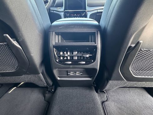 Used 2024 Jeep Grand Cherokee Laredo X image 27