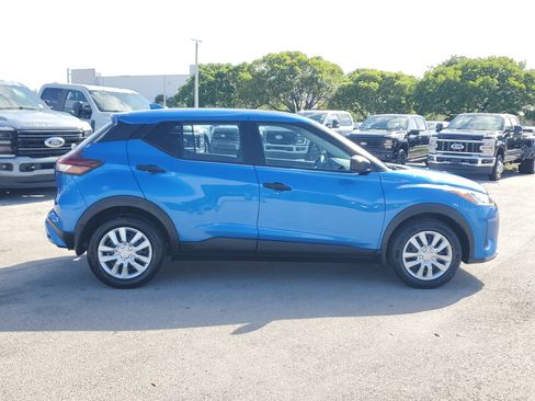 Used 2023 Nissan Kicks S image 4