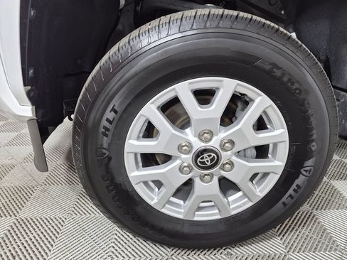 Used 2025 Toyota Tacoma SR5 AWD/4WD image 29
