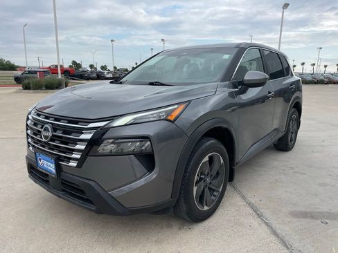 Certified 2024 Nissan Rogue SV FWD image 5