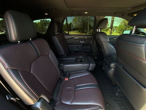 Used 2025 Honda Pilot Black Edition image 31