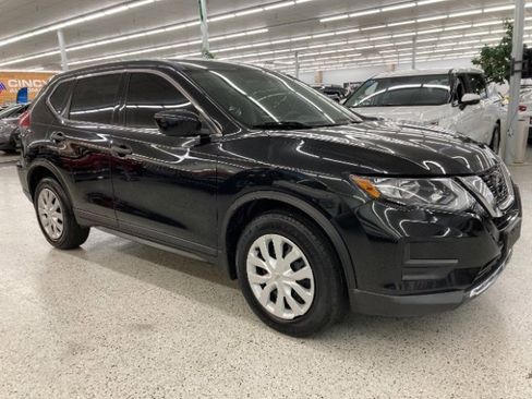 Used 2018 Nissan Rogue S image 3