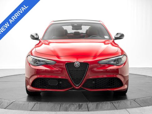 Used 2023 Alfa Romeo Giulia Veloce AWD/4WD image 2