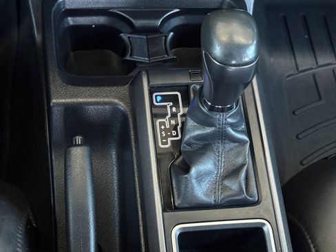Used 2020 Toyota Tacoma SR5 AWD/4WD image 32