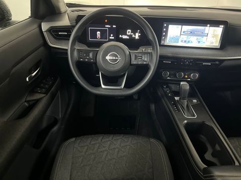 Used 2025 Nissan Kicks SV image 33