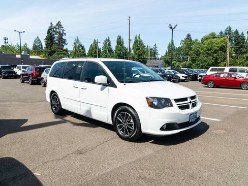 Used 2017 Dodge Grand Caravan GT FWD image 25
