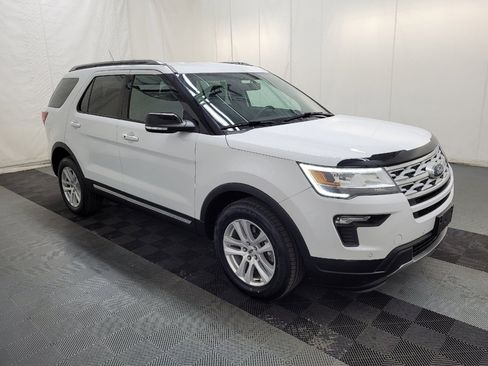 Used 2018 Ford Explorer XLT w/ Equipment Group 202A AWD/4WD image 11