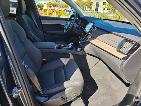 Used 2025 Volvo XC90 B6 Plus image 37
