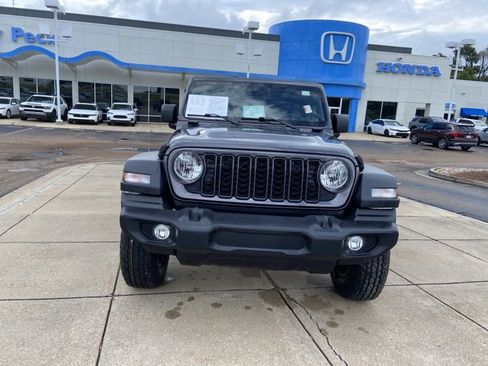 Used 2024 Jeep Wrangler Unlimited Sport AWD/4WD image 3