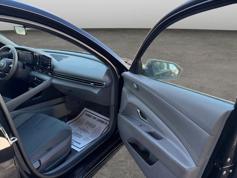 Used 2022 Hyundai Elantra SEL w/ Convenience Package image 17