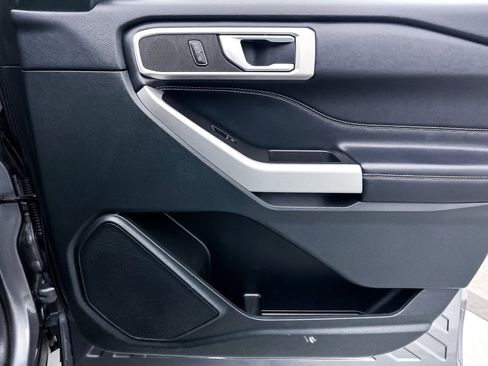 Used 2023 Ford Explorer XLT image 32