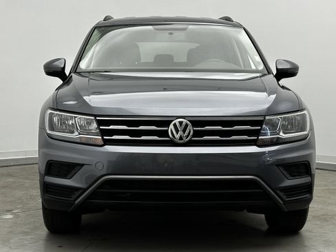 Used 2020 Volkswagen Tiguan S image 2