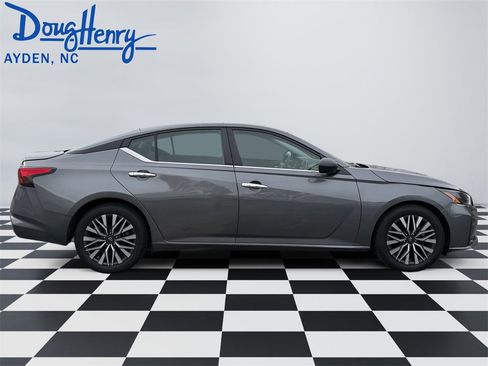 Used 2024 Nissan Altima 2.5 SV image 6