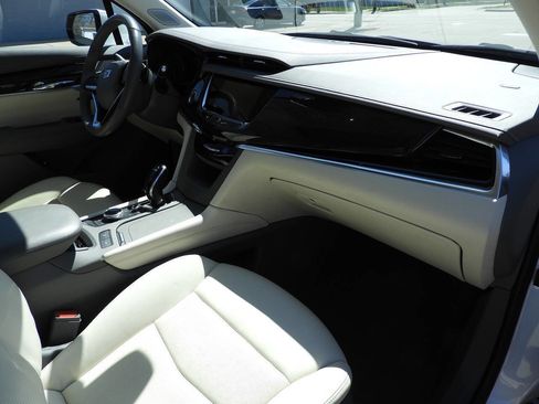 Used 2022 Cadillac XT6 Premium Luxury w/ Technology Package image 40