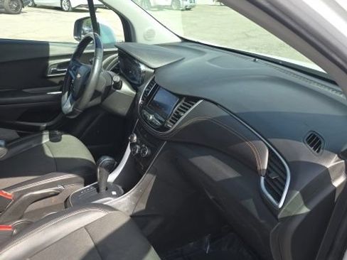 Used 2022 Chevrolet Trax LT w/ LT Convenience Package FWD image 28