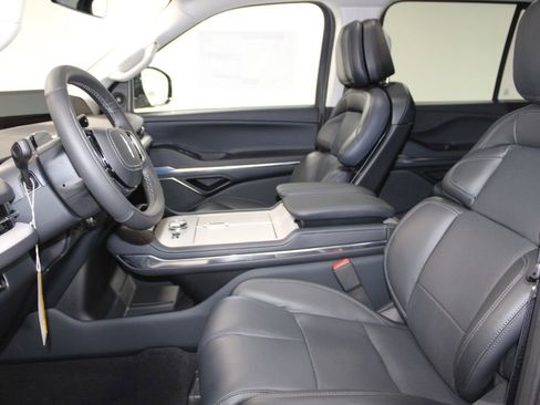 New 2025 Lincoln Navigator Reserve image 21