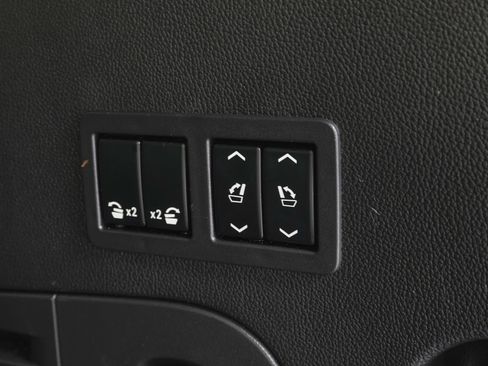 Used 2015 Cadillac Escalade Luxury image 12