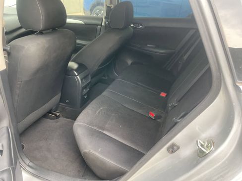 Used 2019 Nissan Sentra S w/ Appearance Package FWD image 4
